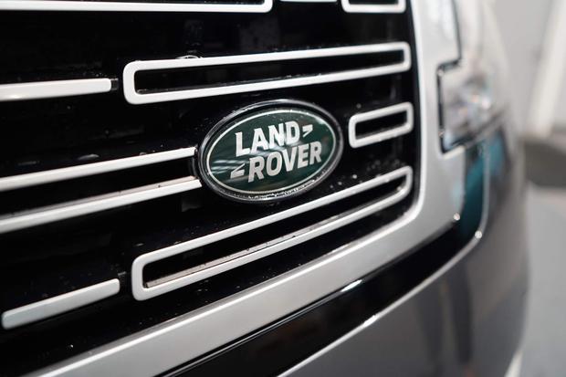 Land Rover Range Rover Photo at-d205d5f0e5154cc89c8d76ca03f1b506.jpg