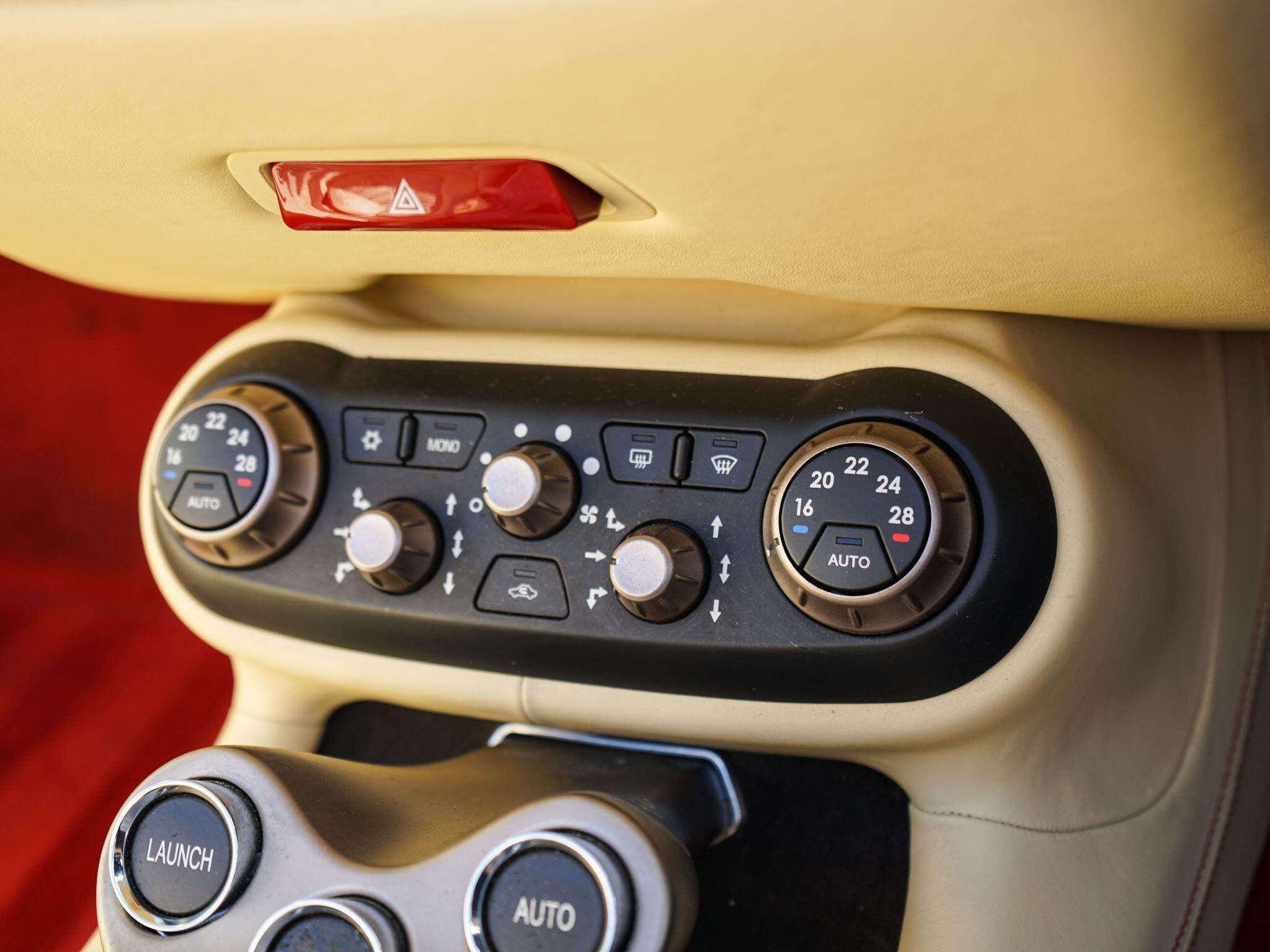 Ferrari California 4.3 F1 DCT Euro 5 2dr — photo 27