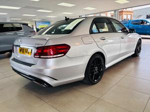 Mercedes-Benz E Class Photo 4