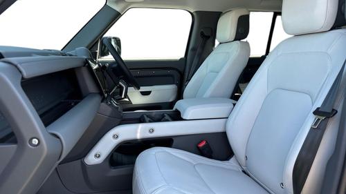 Land Rover Defender Photo at-d256c31239d94653aa0d8e2bb8c033c2.jpg