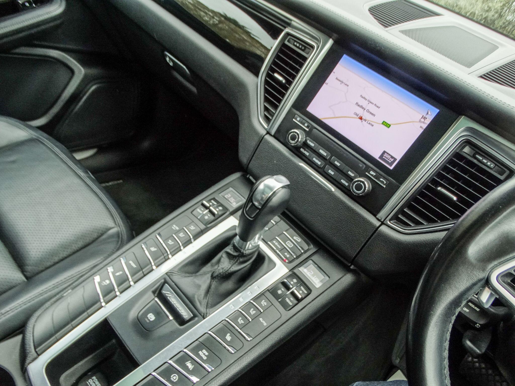 Porsche Macan 3.0 TD V6 S SUV 5dr Diesel PDK 4WD Euro 6 (s/s) (258 ps) — photo 6