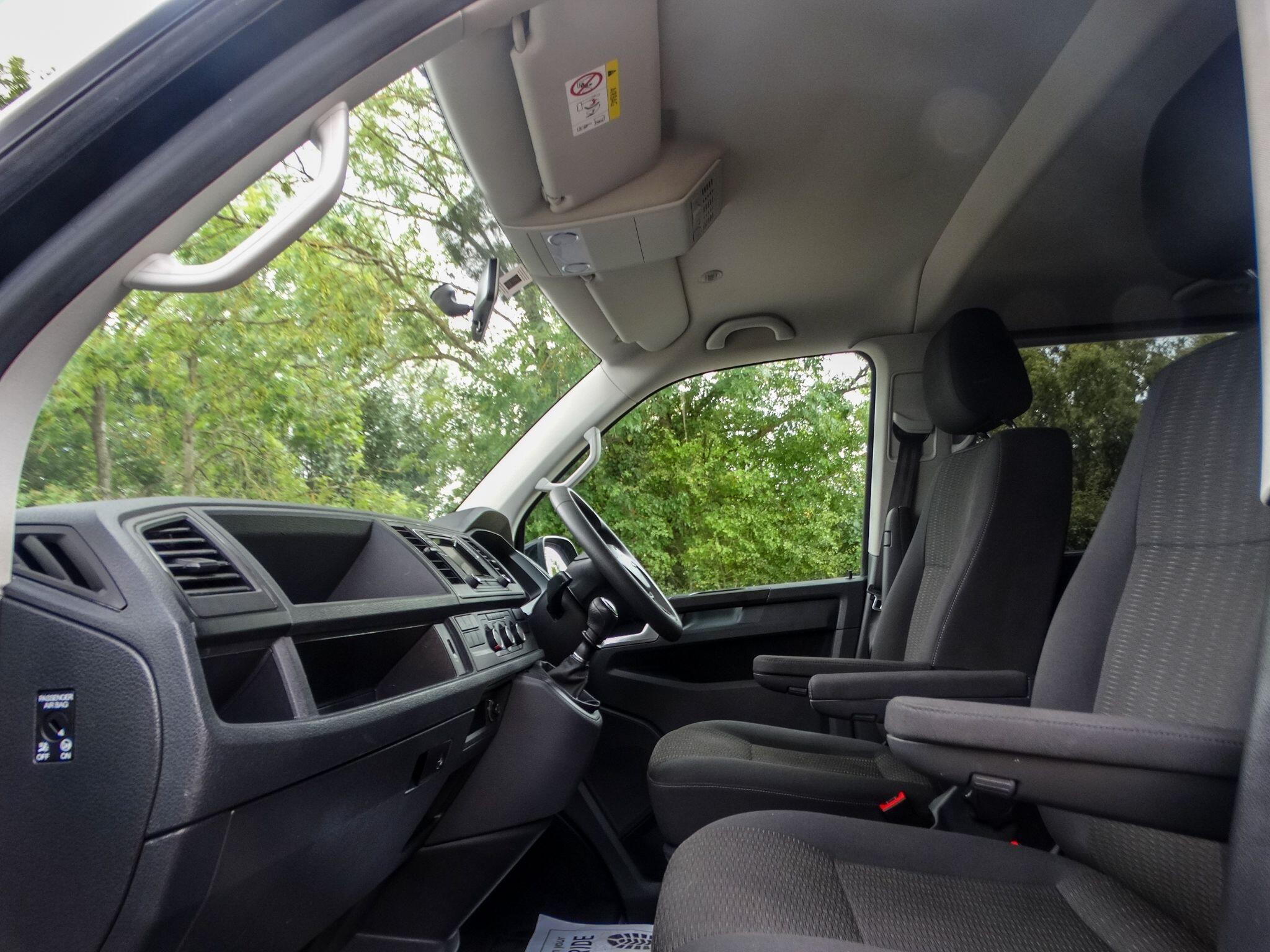 Volkswagen Transporter Shuttle 2.0 TDI BlueMotion Tech SE FWD LWB Euro 6 (s/s) 5dr — photo 4