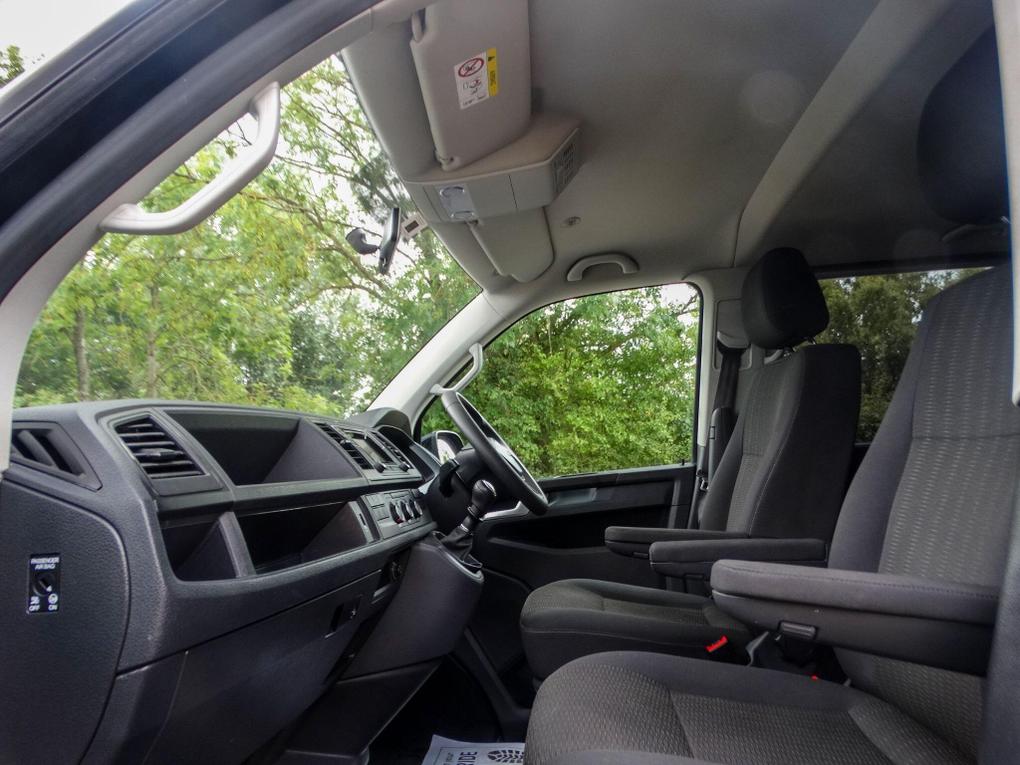 Used Volkswagen Transporter Shuttle YJ67DSO 4