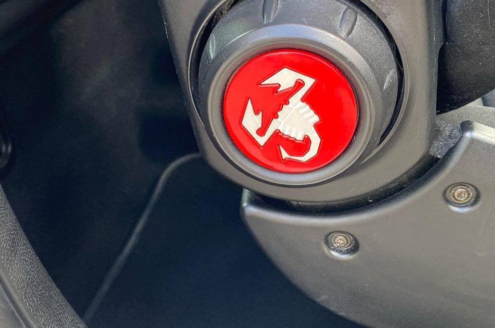 Abarth 595 Photo at-d2ea8d5e36b44d00bdd741c7382ba32e.jpg