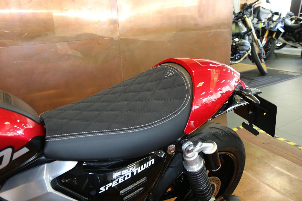 TRIUMPH Speed Twin 1200 Photo at-d2f9f39669a34b79809221e6b760951b.jpg