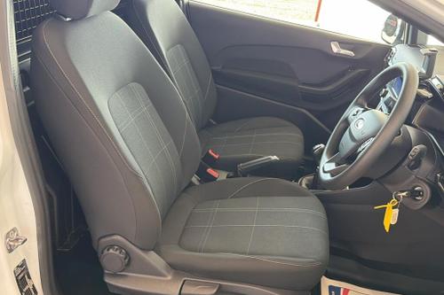 Ford FIESTA Photo at-d30163d40e65465186a159b318728a10.jpg