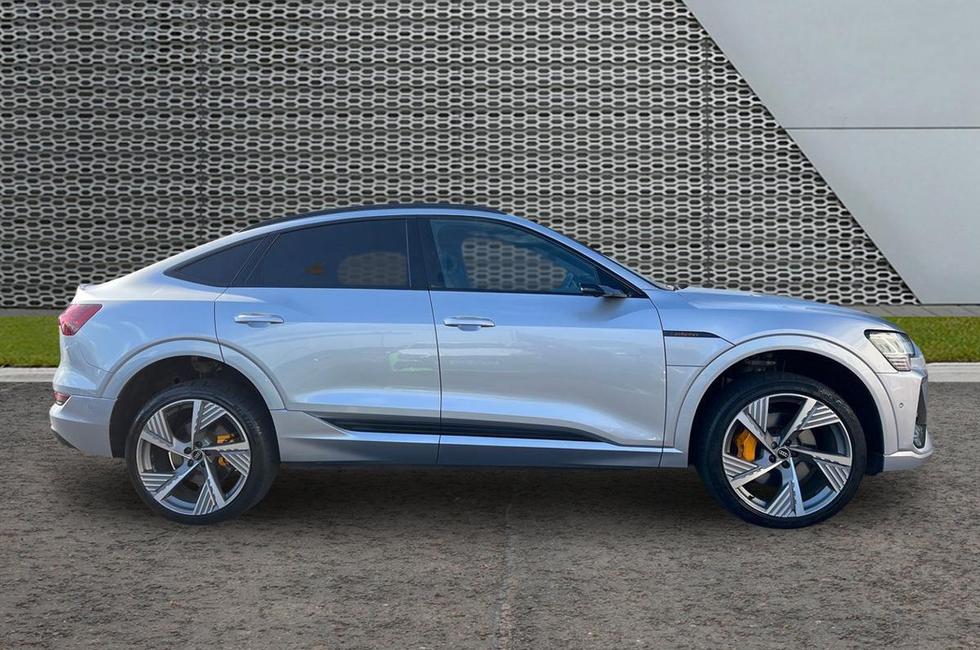 Audi e-tron Photo at-d3045bf26c1a4fa69b0209315459c50f.jpg