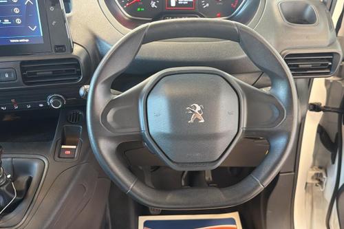 Peugeot PARTNER Photo at-d3244bc9b2bd4594833bf9be749df71c.jpg