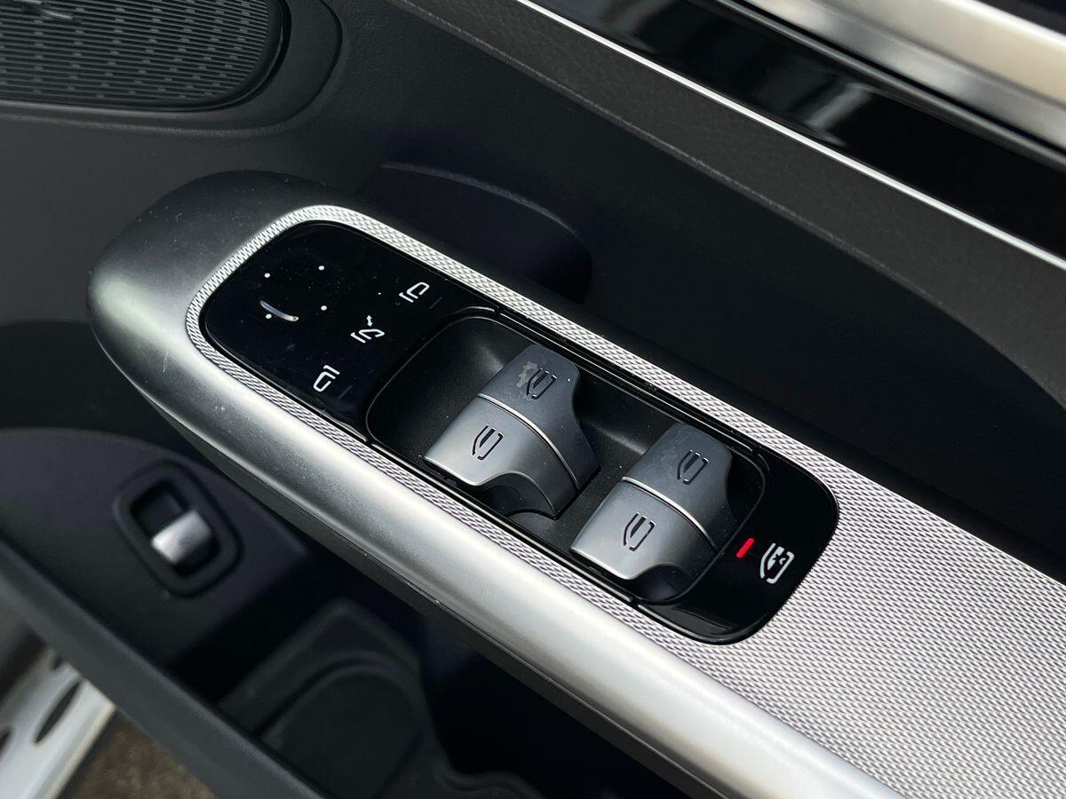 Mercedes-Benz GLC Photo at-d33d8a69f7434d0f8fd60ab4edbc46a9.jpg