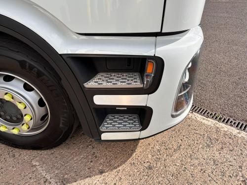 Mercedes-Benz Actros L Photo at-d35757882b2c408f9a441669b503ad91.jpg