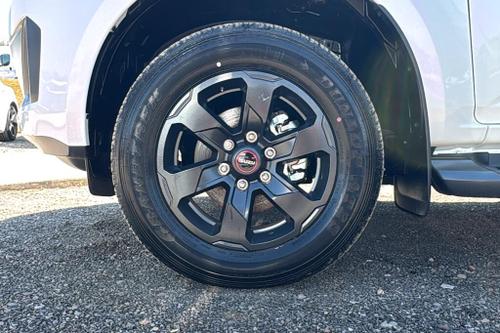 Isuzu D-MAX Photo at-d3bb1d7febd24ac889ad40ffa4e5aa13.jpg