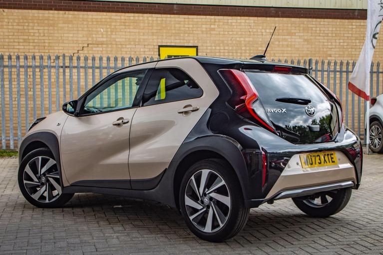 Used Toyota Aygo X WU73XTE 8