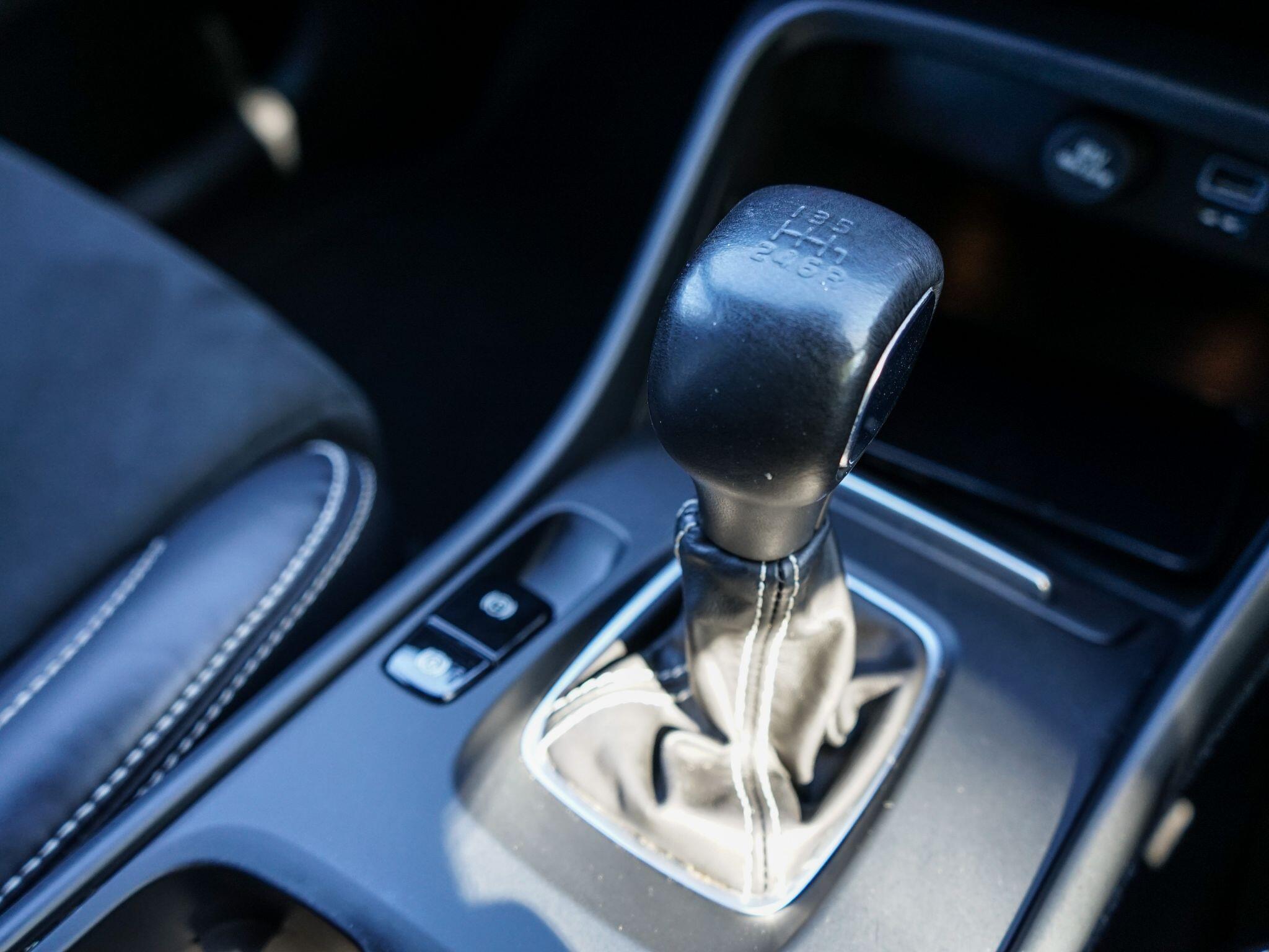 Volvo XC40 1.5 T3 R-Design Euro 6 (s/s) 5dr — photo 27