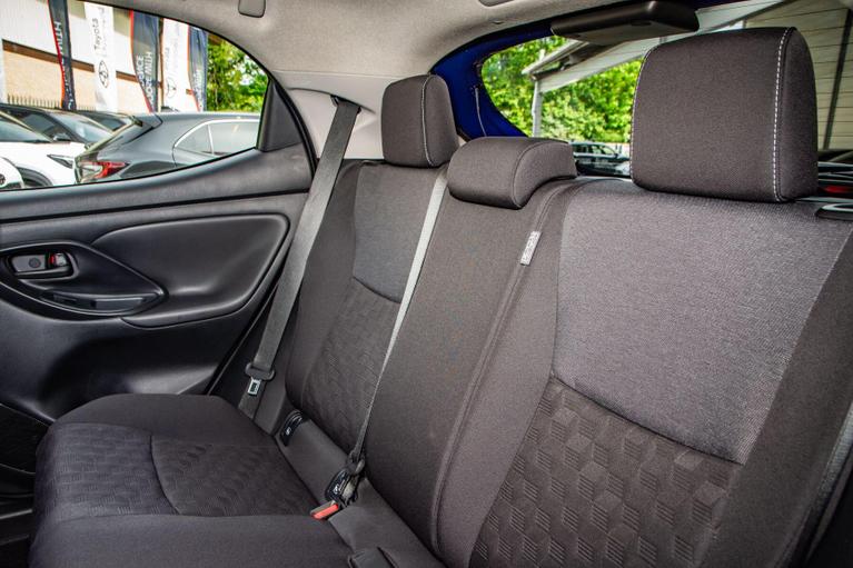 Used Toyota Yaris HV25LFX 16