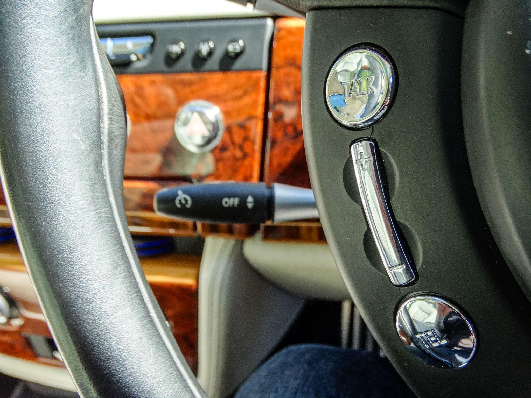 Rolls-Royce Phantom 6.7 V12 Saloon 4dr Petrol Auto Euro 5 (453 bhp) — photo 36