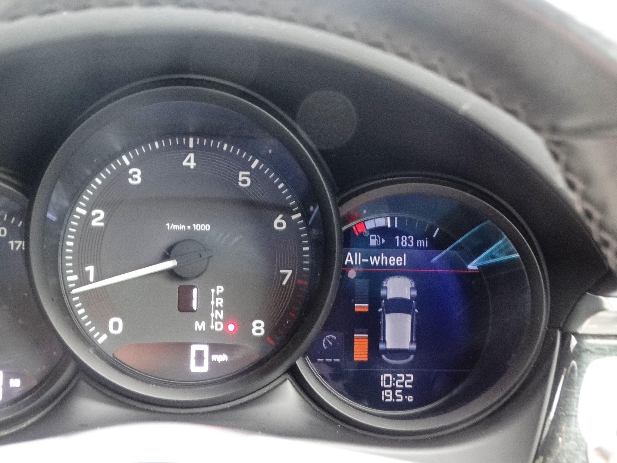 Porsche Macan 2.0T PDK 4WD Euro 6 (s/s) 5dr — photo 39