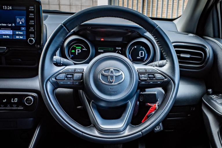 Used Toyota Yaris VN73KFK 26