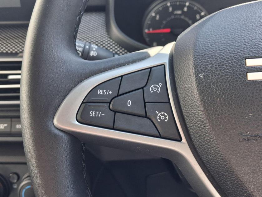 Dacia Sandero Photo at-d4d63e8bd29c4cd9838b31ffcddc7247.jpg