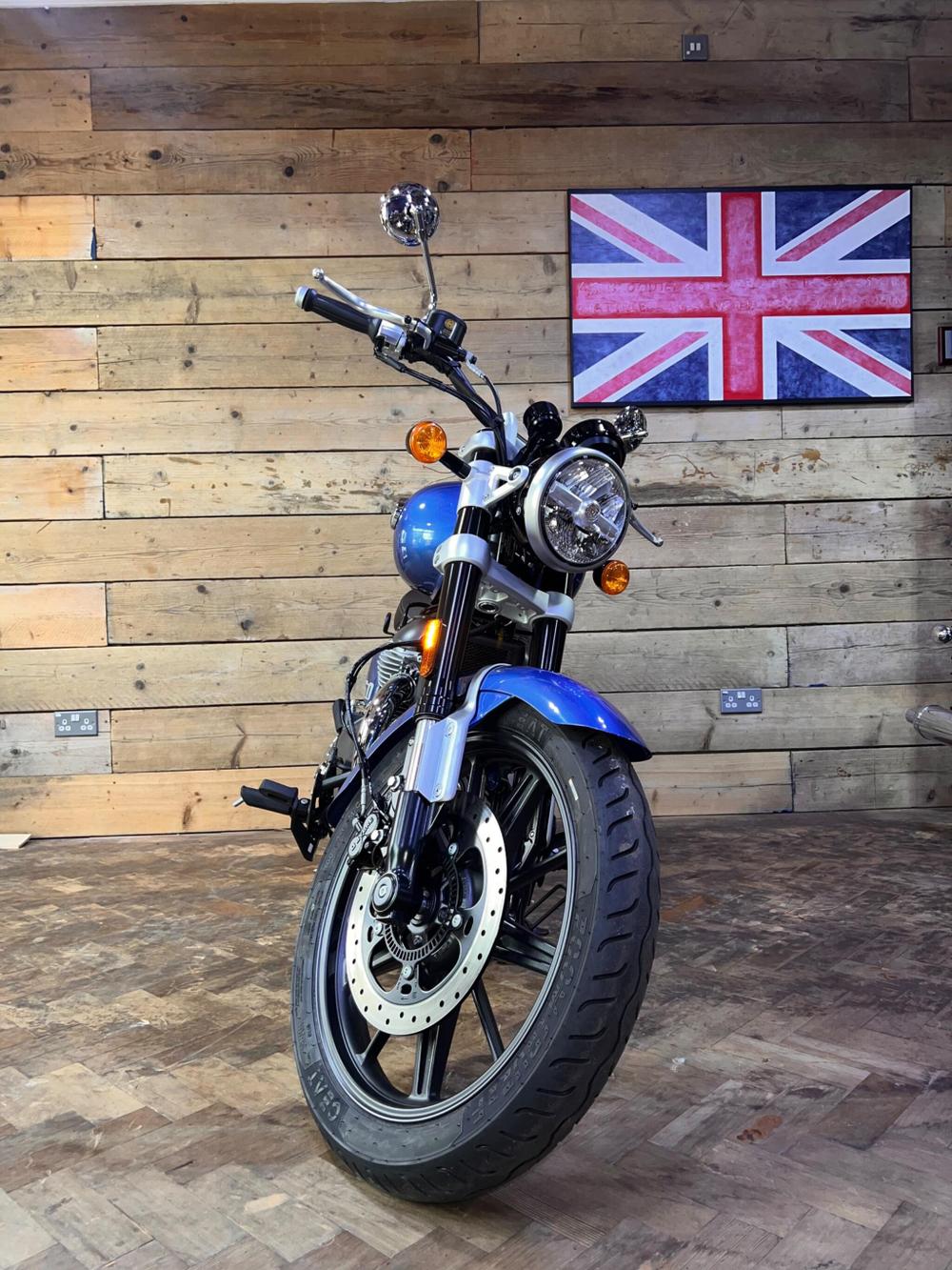 Royal Enfield Super Meteor 650 Photo at-d4efe685660a4dedb8e71bc2ea4efffc.jpg