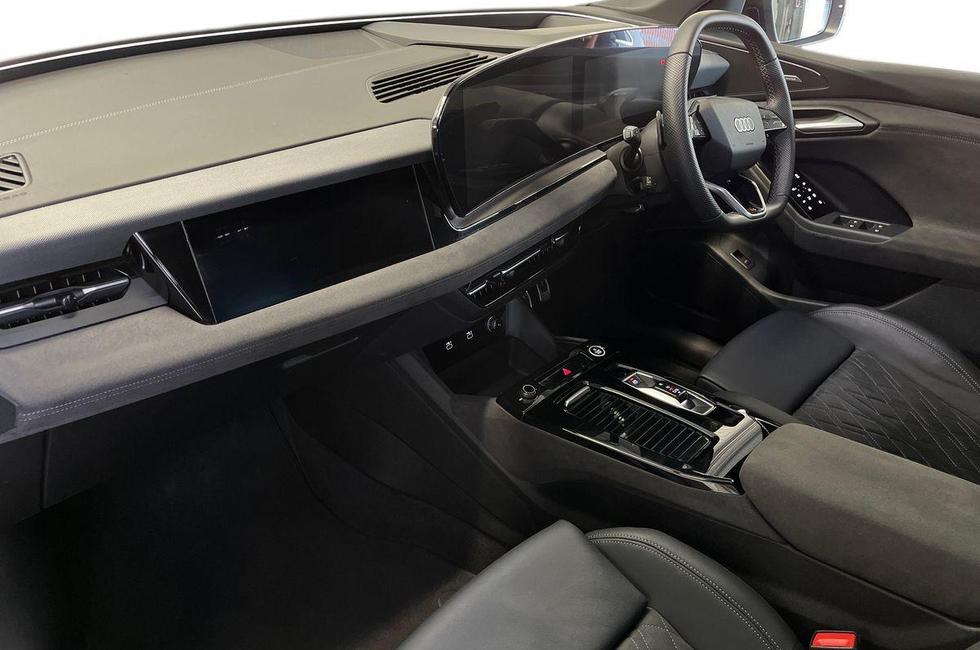 Audi Q6 Photo at-d5280553c6564705a50186862f6379e8.jpg