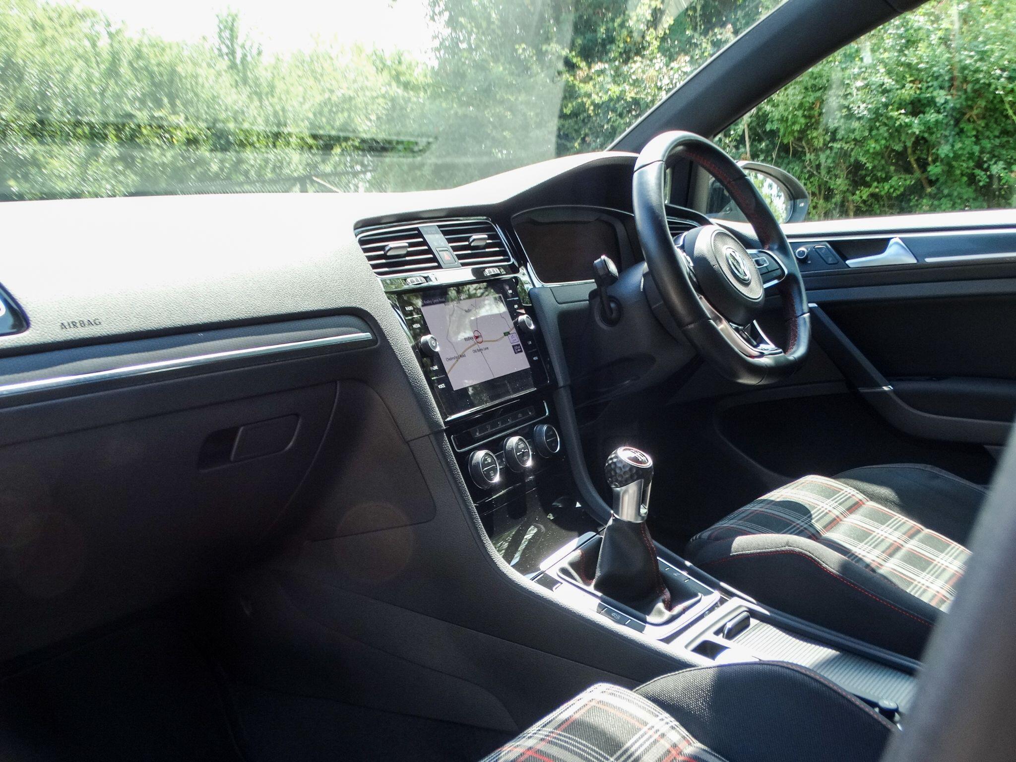 Volkswagen Golf 2.0 TSI GTI Performance Euro 6 (s/s) 5dr — photo 16
