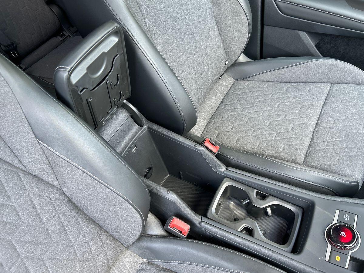 Volkswagen Tiguan Photo at-d551098f8bf2446cb99eaa6b4b2a0f93.jpg