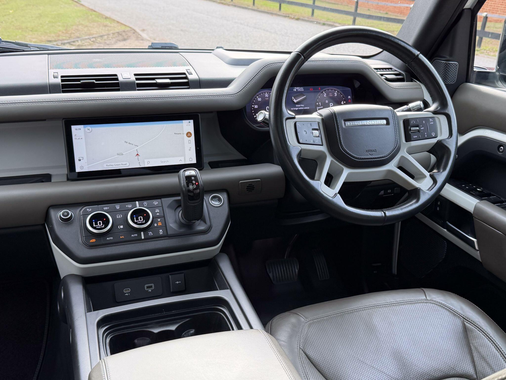 Land Rover Defender 110 2.0 SD4 HSE Auto 4WD Euro 6 (s/s) 5dr — photo 8