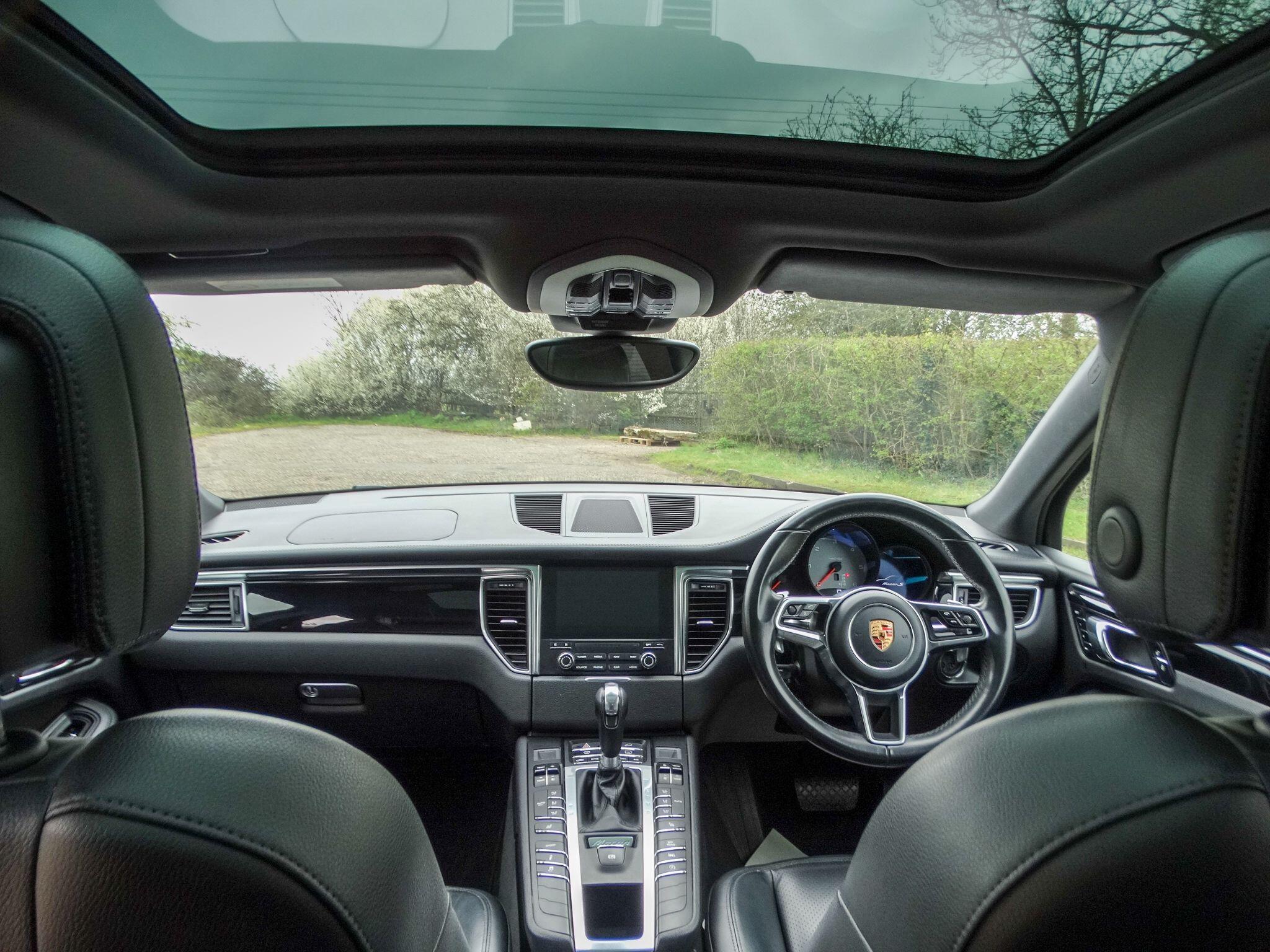 Porsche Macan 3.0 TD V6 S SUV 5dr Diesel PDK 4WD Euro 6 (s/s) (258 ps) — photo 18