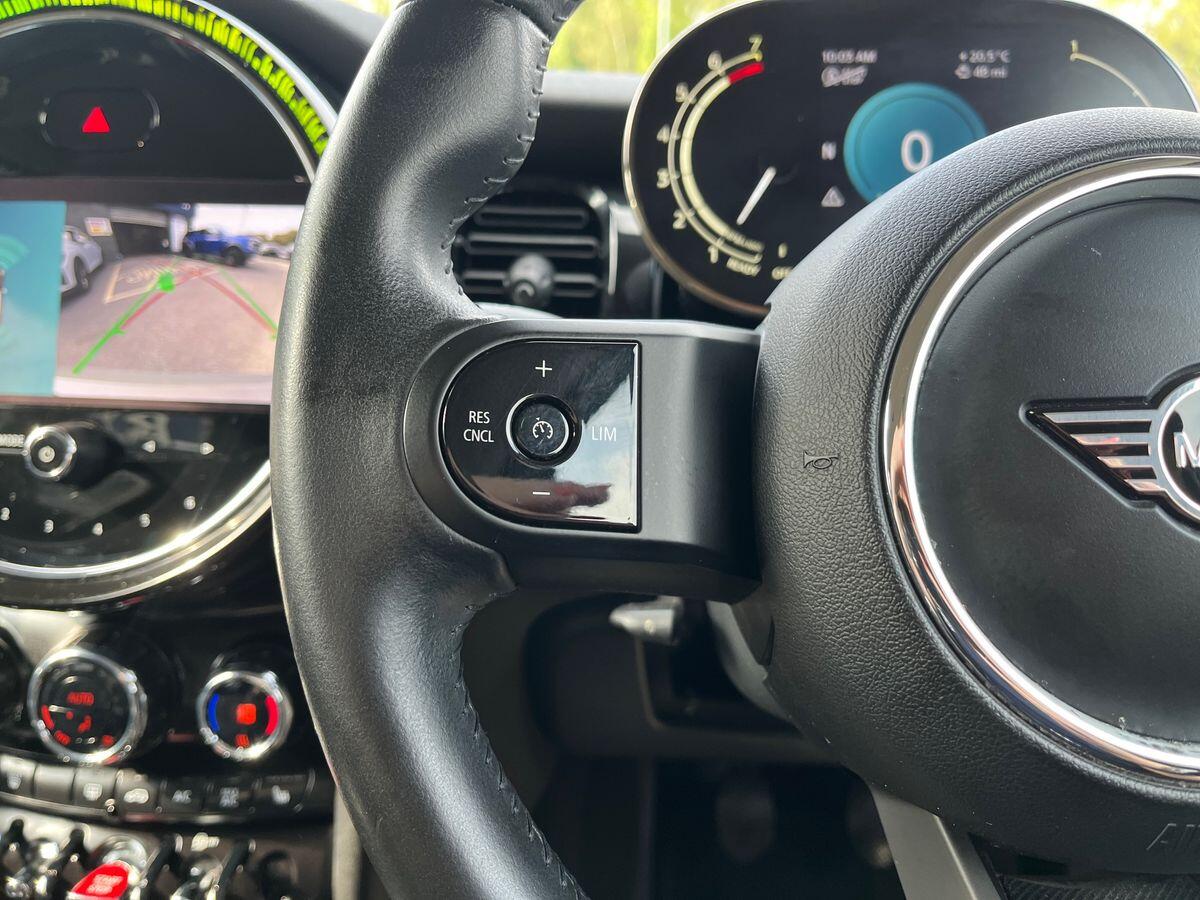 MINI Hatch Photo 14