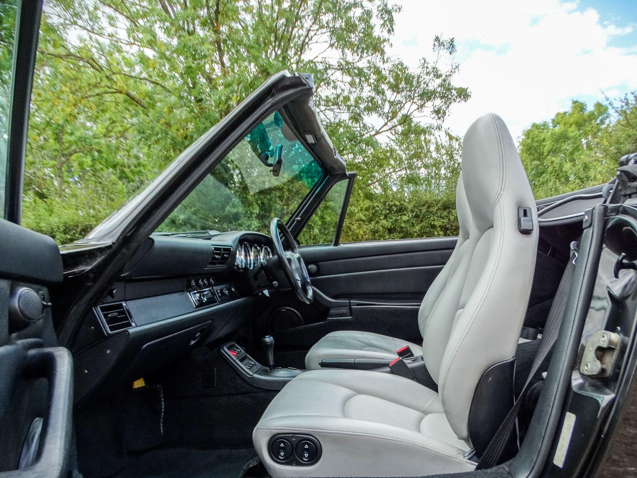 Porsche 911 3.6 993 Carrera Cabriolet Tiptronic S 2dr — photo 3