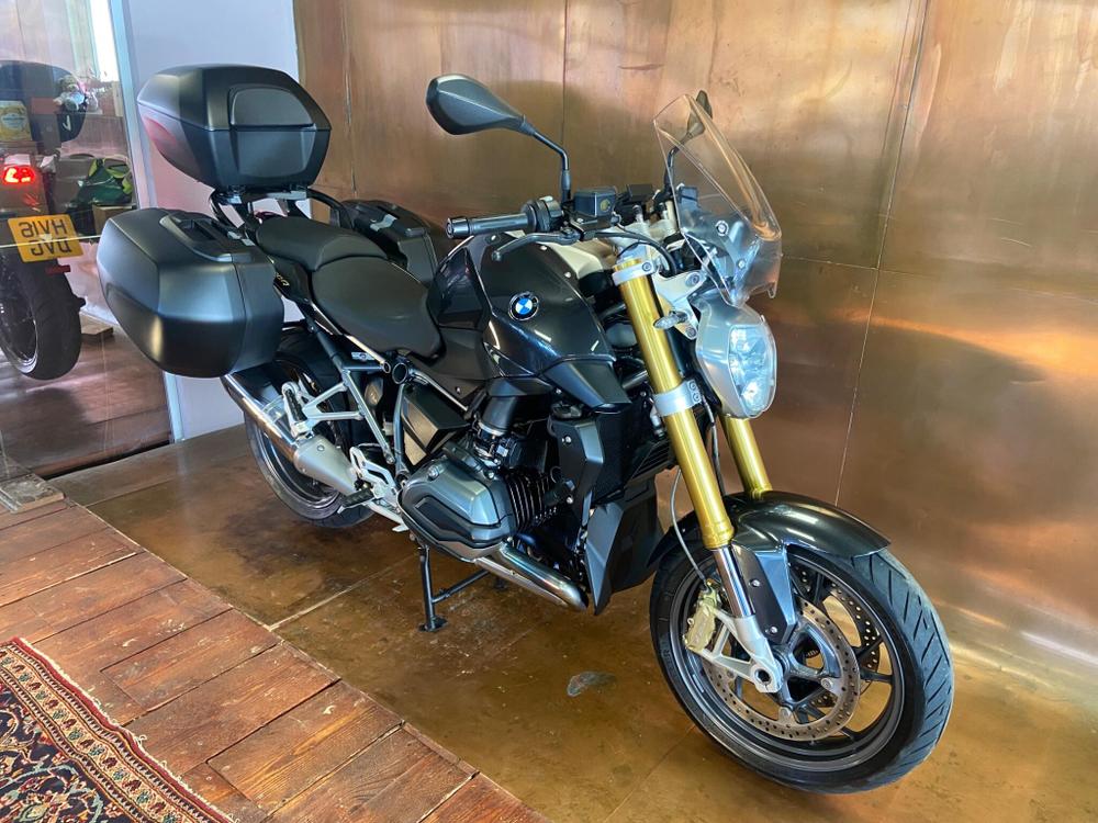 BMW R 1200 R Photo at-d5c25293deab4ef8b2cb8142968e6cb8.jpg