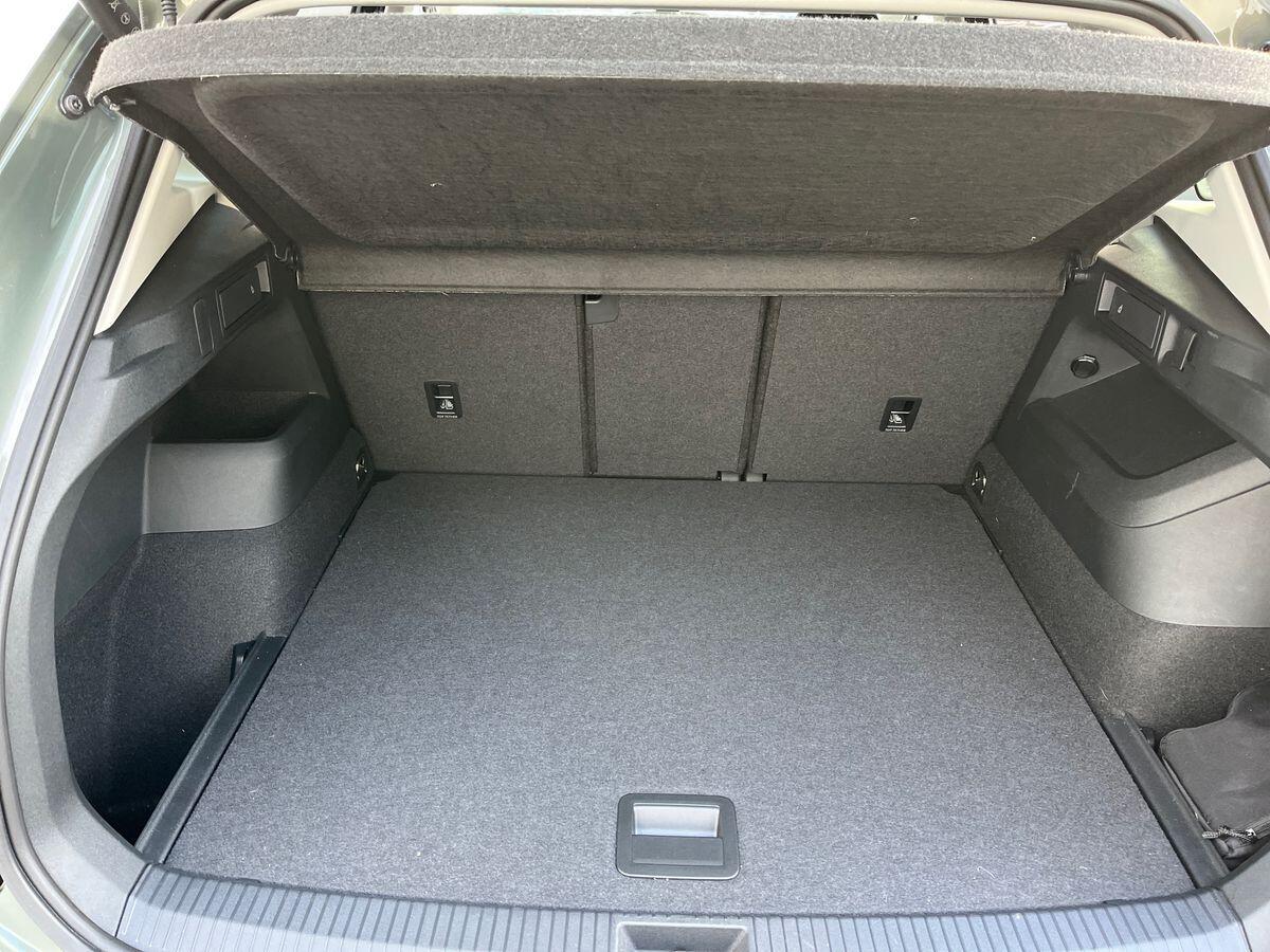 Volkswagen Tiguan Photo at-d5c92f655acc495aa2f86b9c06fdea0d.jpg