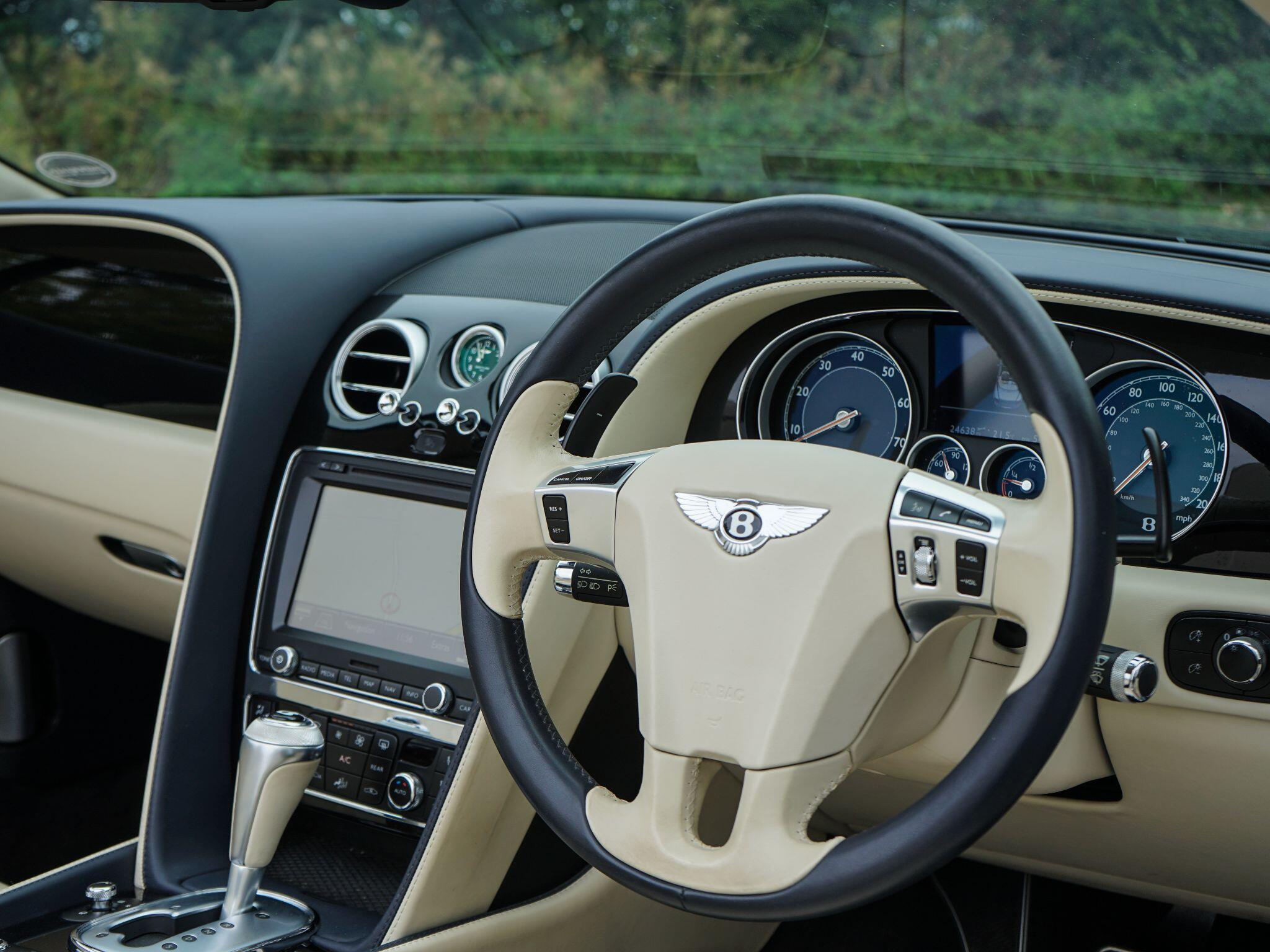 Bentley Continental 4.0 V8 GTC S Convertible 2dr Petrol Auto 4WD Euro 5 (528 ps) — photo 21
