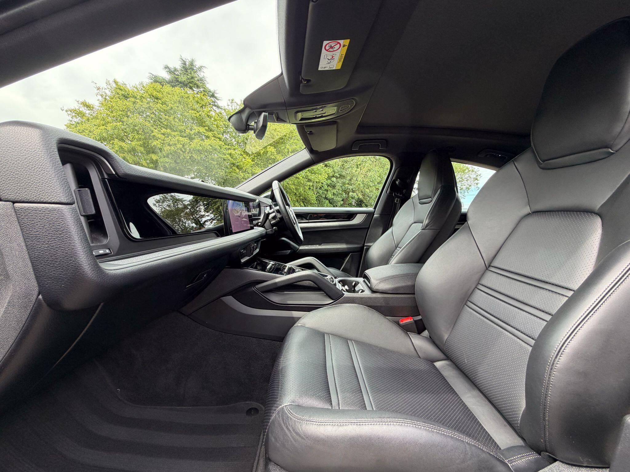 Porsche Cayenne 3.0 V6 E-Hybrid 25.9kWh TiptronicS 4WD Euro 6 (s/s) 5dr — photo 3