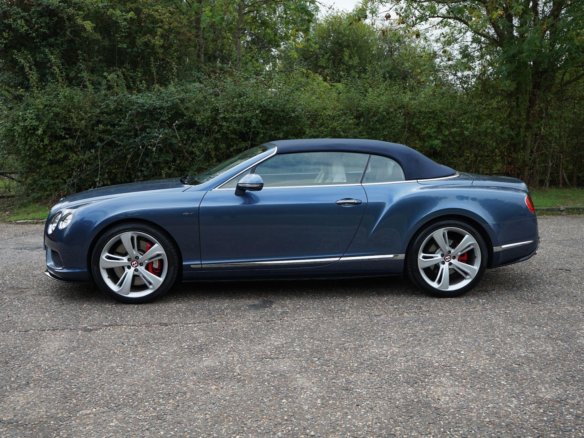 Bentley Continental 4.0 V8 GTC S Convertible 2dr Petrol Auto 4WD Euro 5 (528 ps) — photo 34