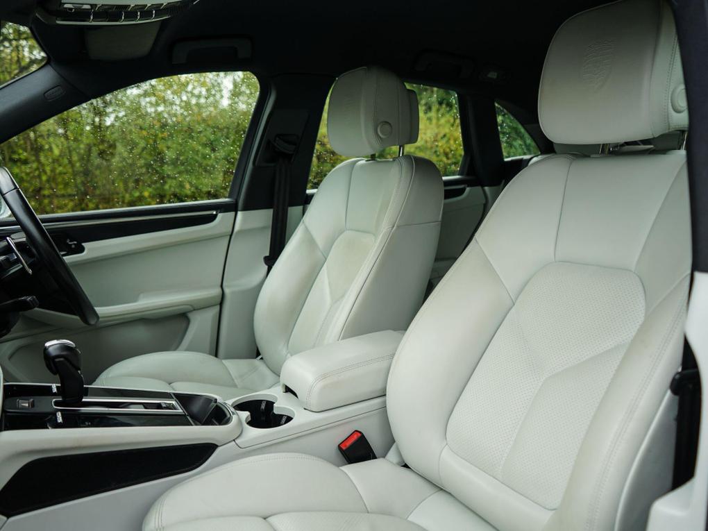 Used Porsche Macan LX72PFK 13