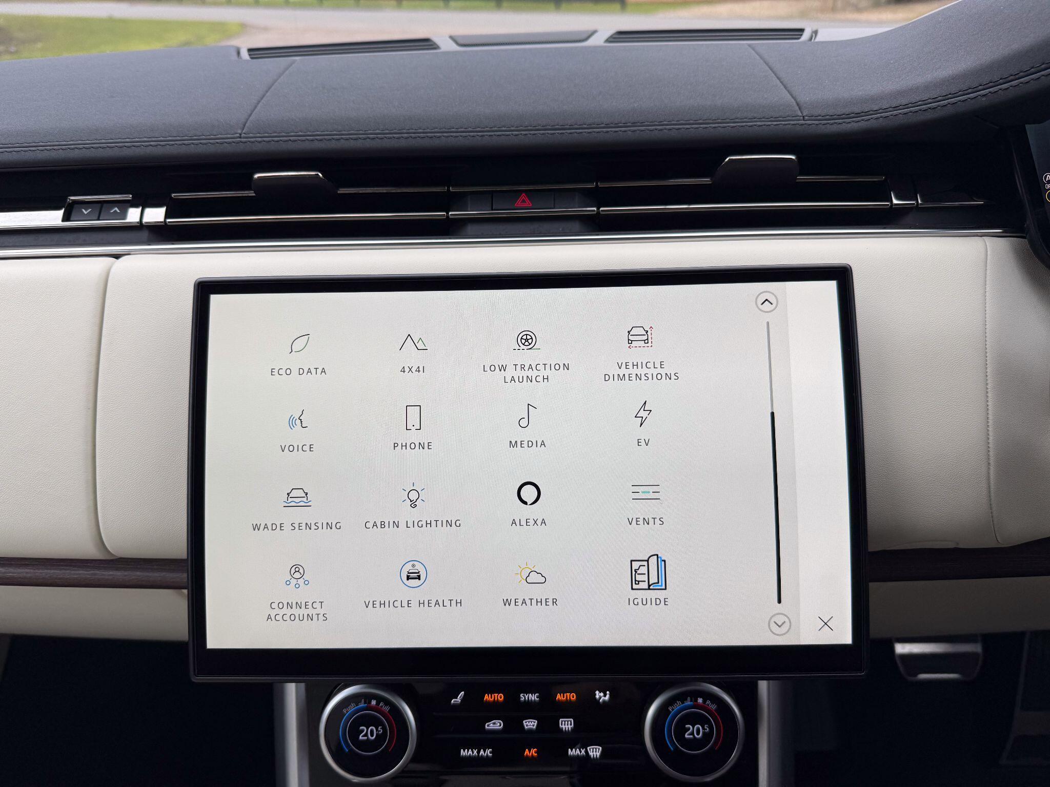 Land Rover Range Rover 3.0 P440e 38.2kWh SE SUV 5dr Petrol Plug-in Hybrid Auto 4WD Euro 6 (s/s) (440 ps) — photo 32