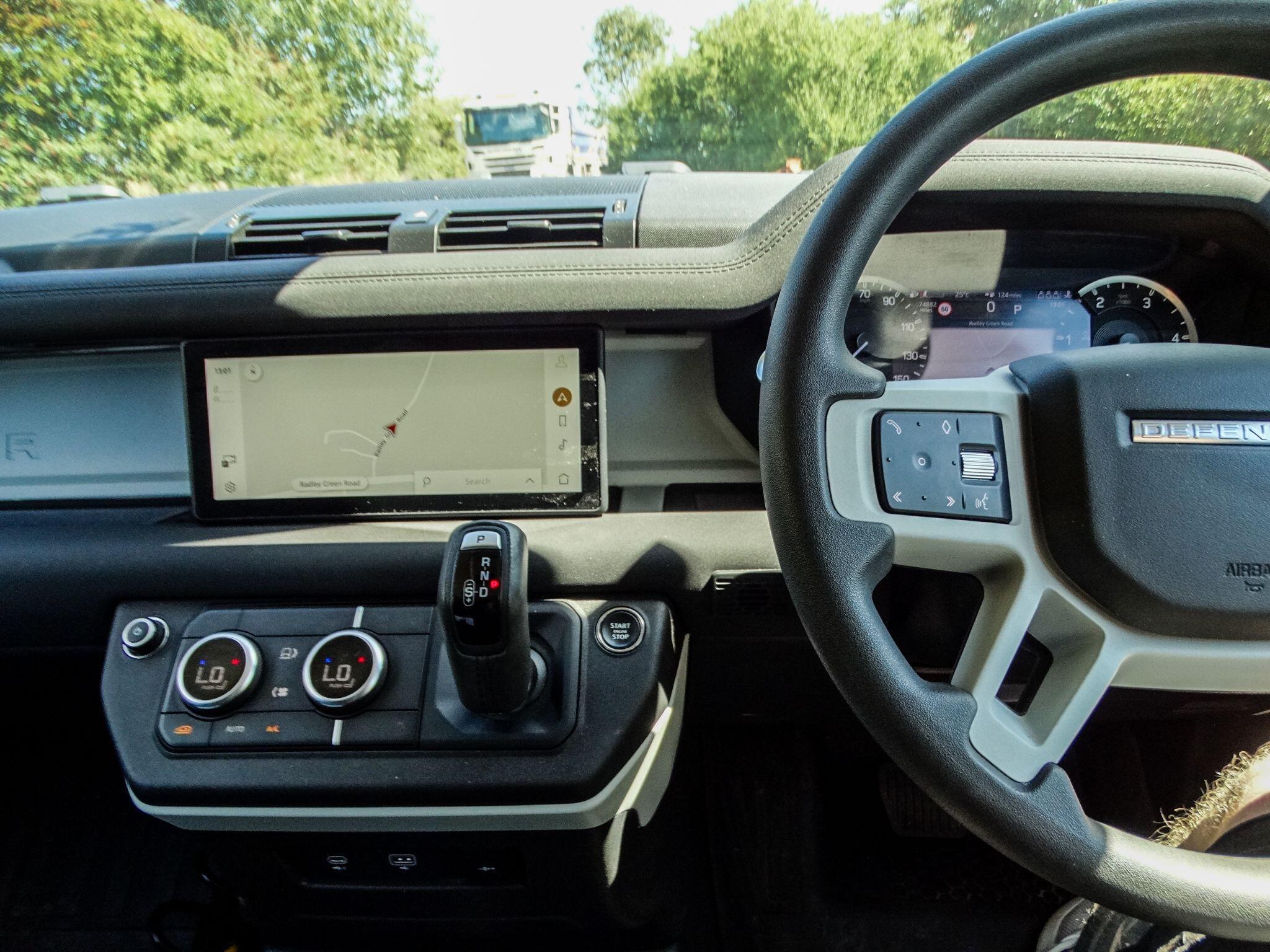 Land Rover Defender 90 3.0 D250 MHEV Hard Top SUV Auto 4WD SWB Euro 6 (s/s) 3dr — photo 8