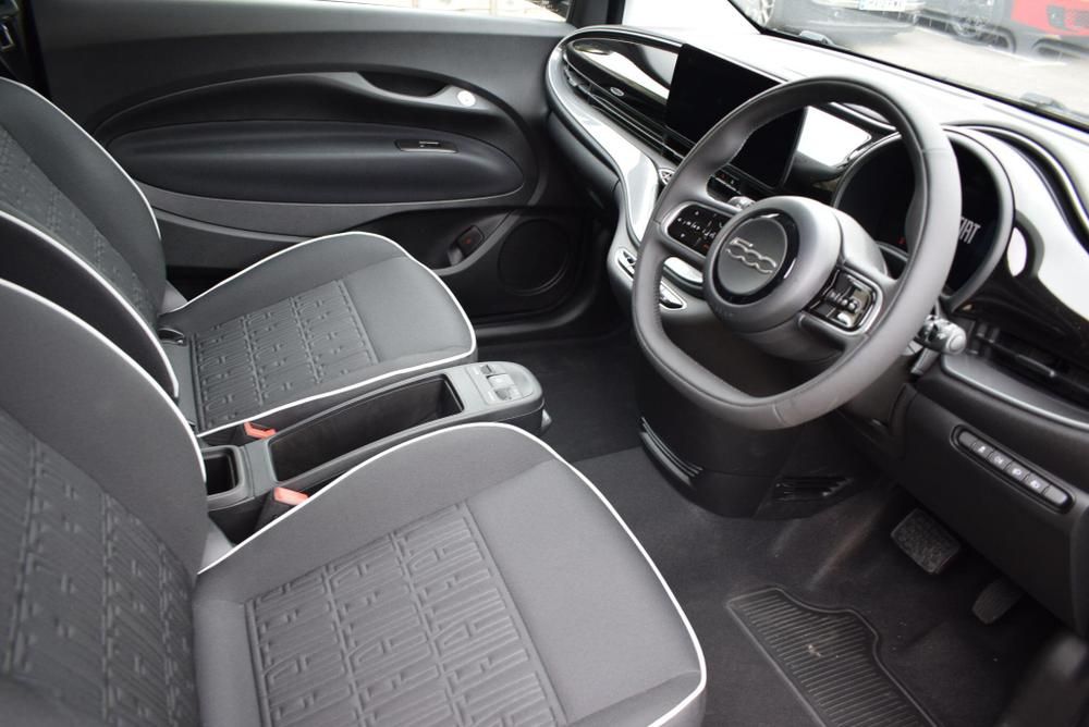 Fiat 500e Photo at-d6dcb85be6844f7e81d7a8dda16c169a.jpg