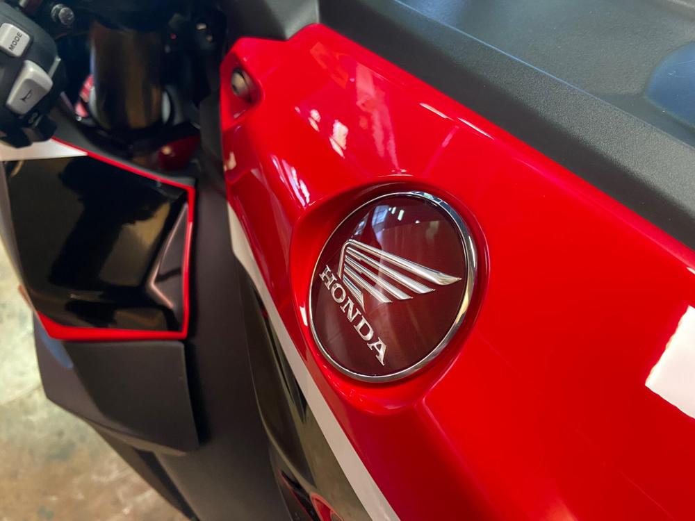 Honda CBR1000RR Fireblade Photo at-d6f6a9367caf4c3c8e0b2e06766dfd6e.jpg
