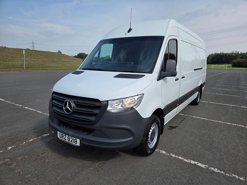 Mercedes-Benz Sprinter Photo at-d6fcebee31f64a55903070791f442741.jpg