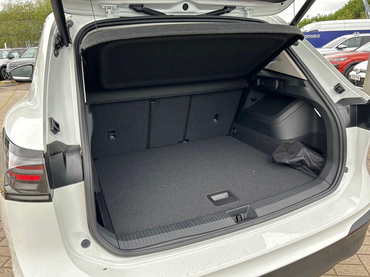 Volkswagen Tiguan Photo at-d70ec1879cc9442abbe7db7ef8111b0a.jpg