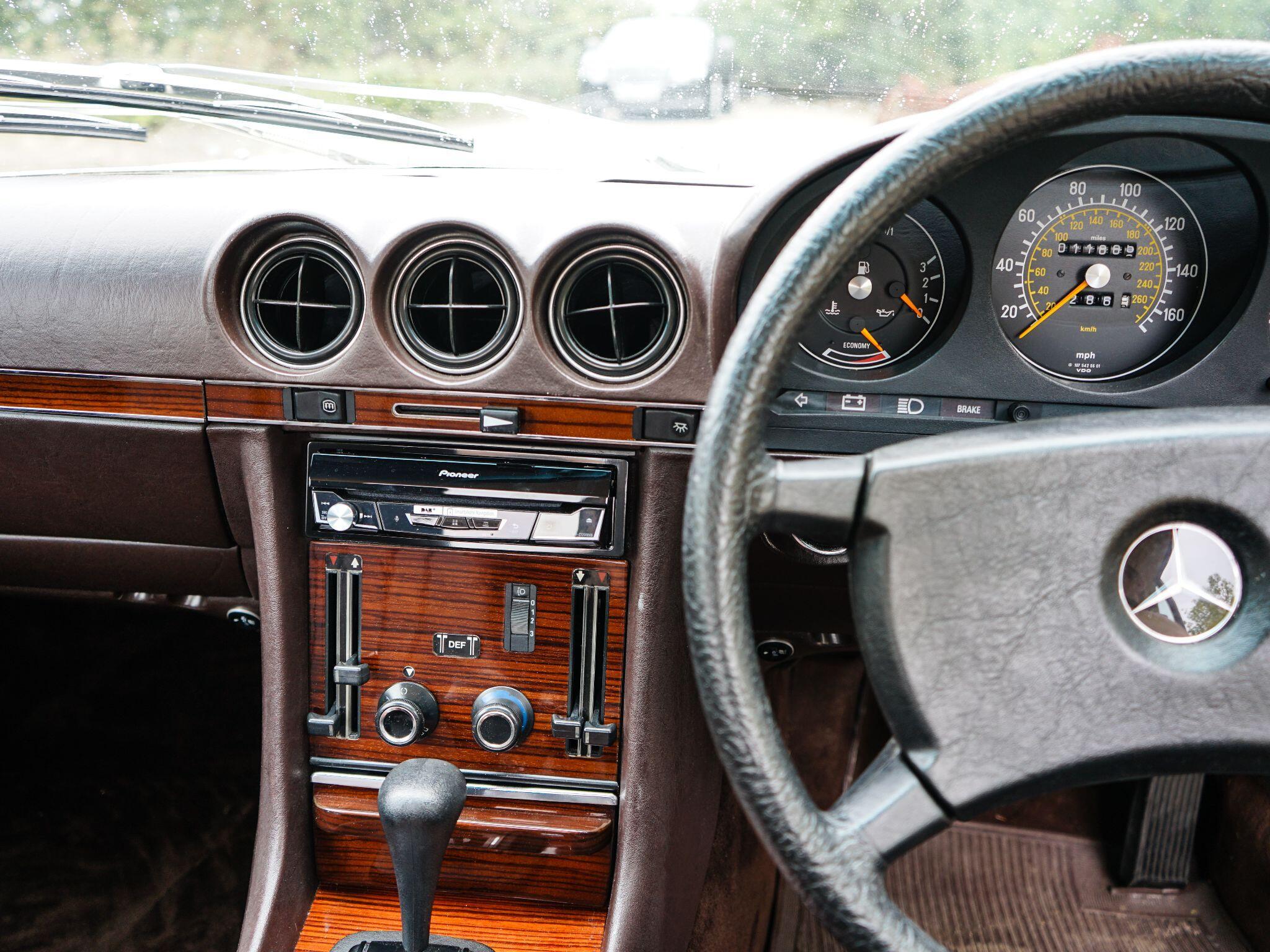 Mercedes-Benz 500 SL — photo 8