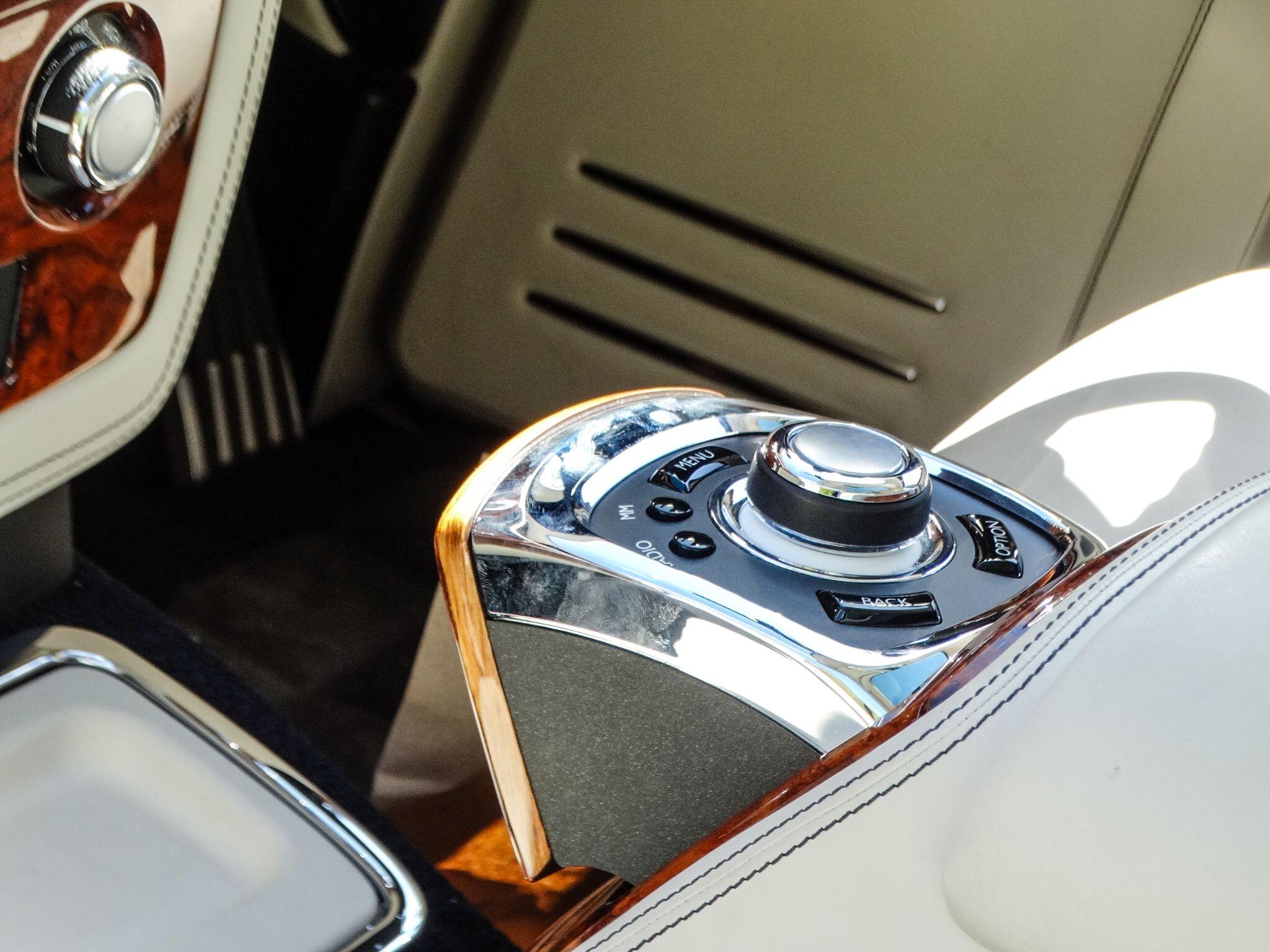 Rolls-Royce Phantom 6.7 V12 Saloon 4dr Petrol Auto Euro 5 (453 bhp) — photo 23