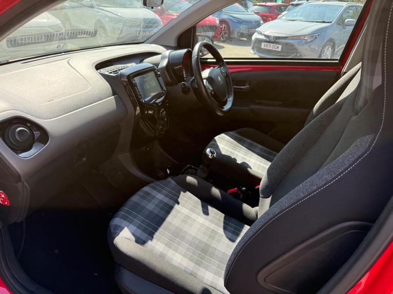 Used Peugeot 108 WU69YDP 25