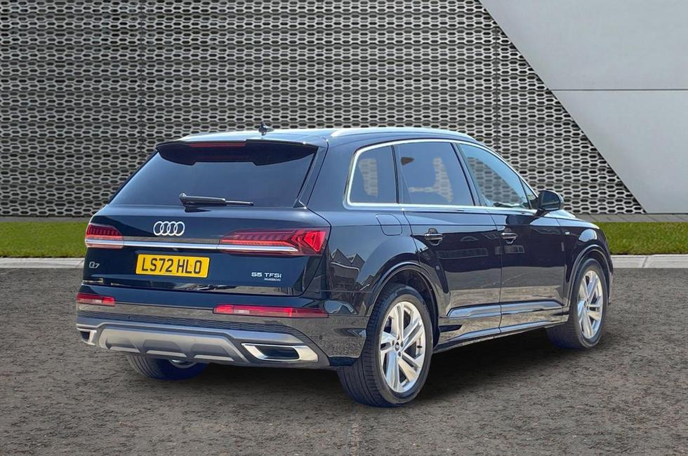 Audi Q7 Photo at-d7bff58f15be4be78f3f8fe4938340ea.jpg