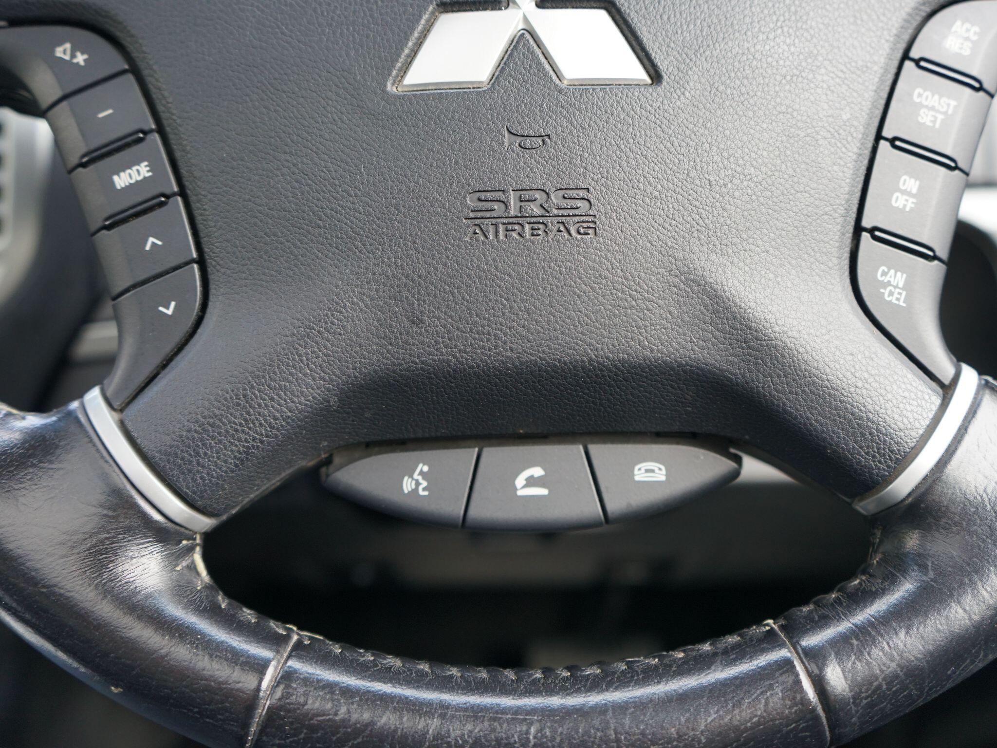 Mitsubishi Shogun 3.2 DI-DC SG3 SUV 5dr Diesel Auto 4WD Euro 6 LWB (187 ps) — photo 31