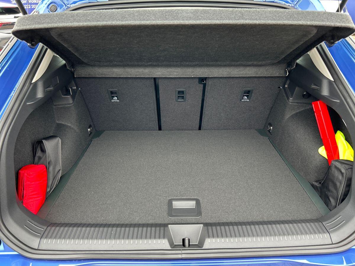 Volkswagen T-Roc Photo at-d7fa3fd51d454b99a48edbe7929a2897.jpg