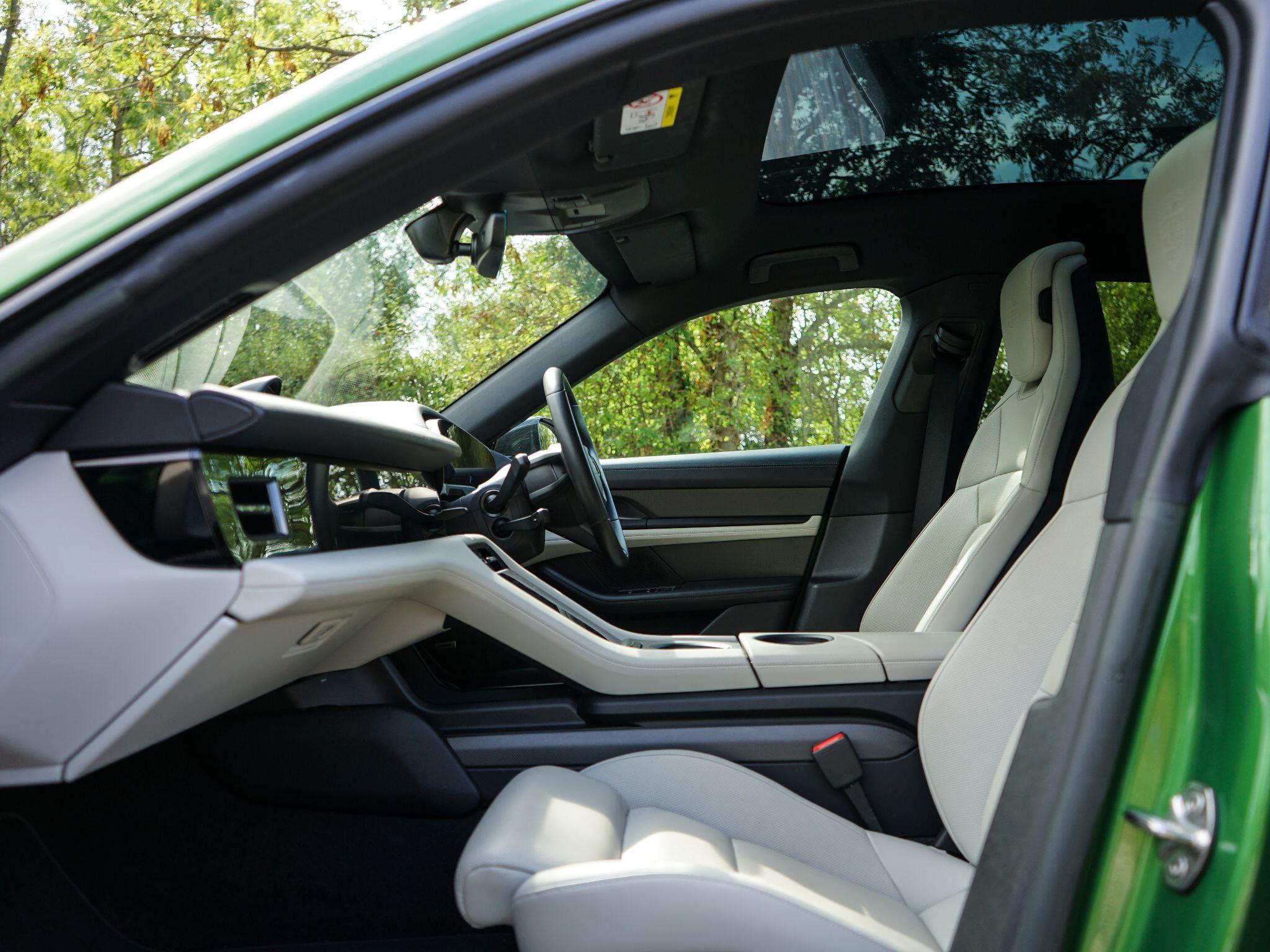 Porsche Taycan Performance Plus 93.4kWh 4S Sport Turismo 5dr Electric Auto 4WD (11kW Charger) (571 ps) — photo 3