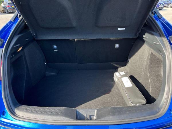 Toyota C-HR Photo at-d84b448d9e334615b5f8960a36344dca.jpg